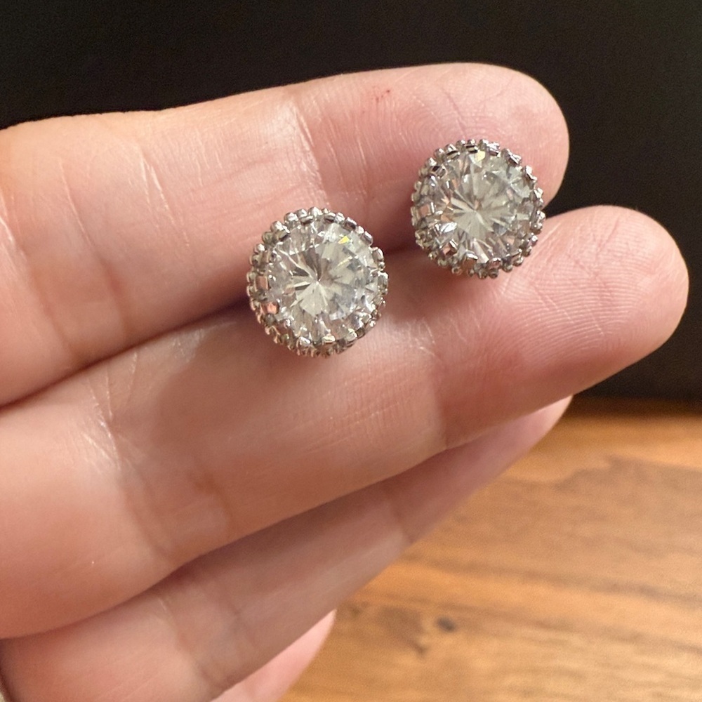 CZ Vintage Style Stud Earrings Crown Style Setting Sparkly Silver Tone Sparkly